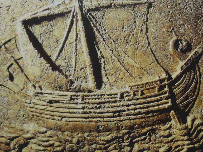 Barco fenicio tallado en un sarcoìfago del siglo II a.C.
